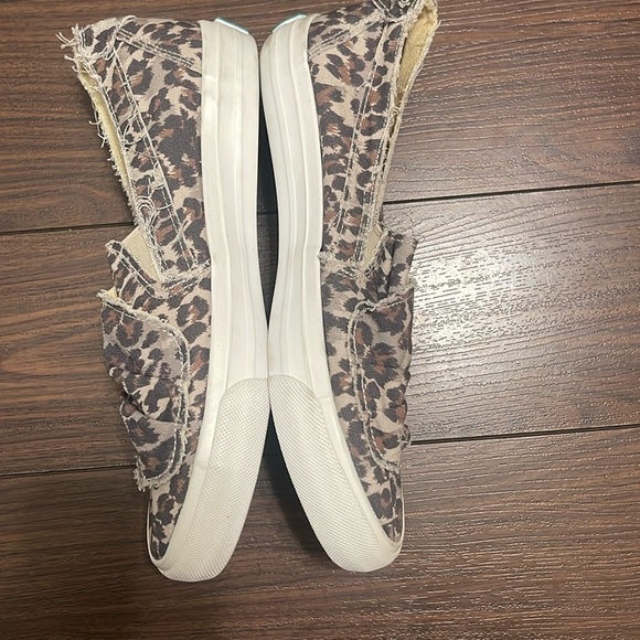 Blowfish Malibu Women’s Animal Print Shoes - Picture 3 of 10